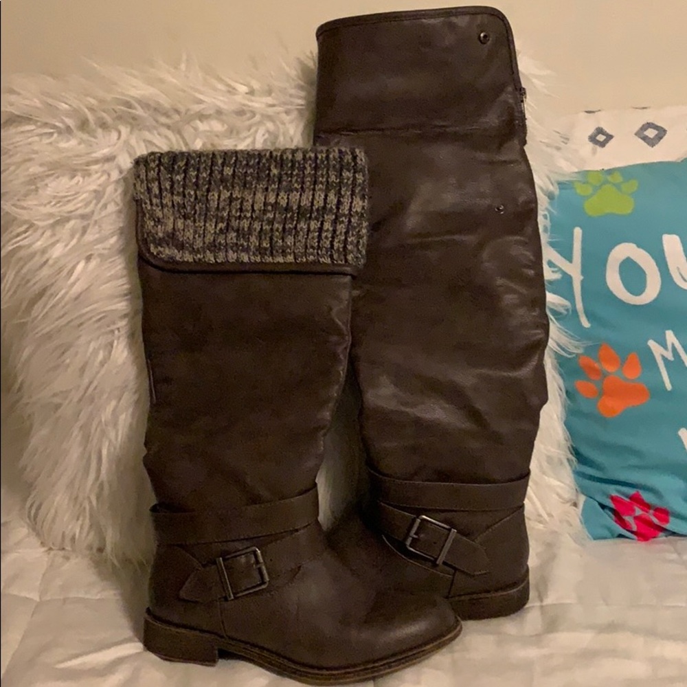 Dark gray boots. Fit true to size at a 7